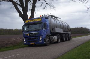 Foto 3 van het album Nieuwe Volvo en mestoplegger Vogelzang