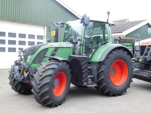 Foto 3 van het album Afgeleverd Fendt 720 en Claas Rolland 455