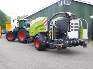 Foto 4 van het album Afgeleverd Fendt 720 en Claas Rolland 455